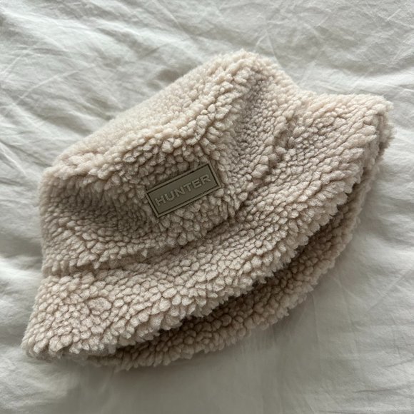 Hunter Accessories - HUNTER BRAND Wanderer Sherpa Bucket Hat in White Willow